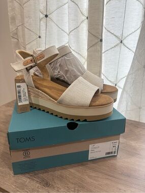 Toms Wedge Sandal